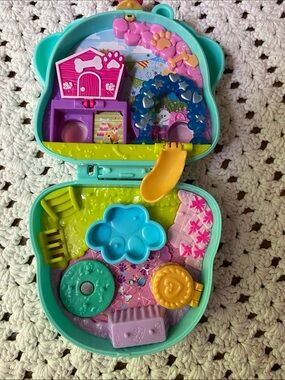 Polly Pocket - Doggie daycare compact toy set - all accessories included.